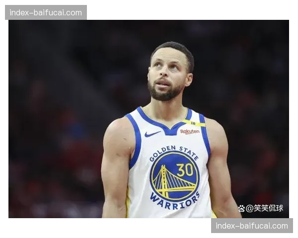 库里右膝MRI显示无结构性损伤,但仍持续肿胀疼痛,复出时间未定 库里右膝MRI显示无结构性损伤,但仍持续肿胀疼痛,复出时间未定