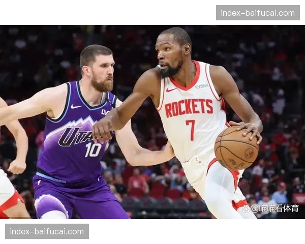 爵士进攻火力全开，曾有7人得分上双击穿老鹰防线