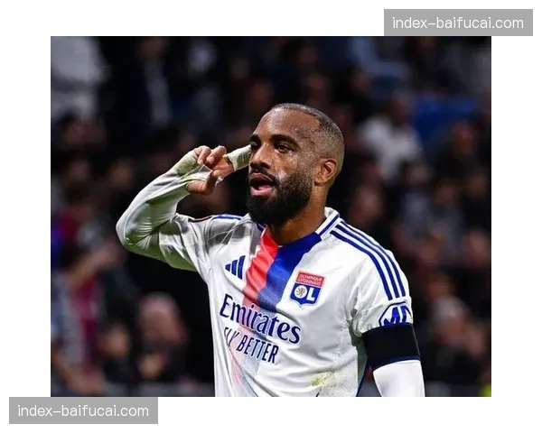 官方:里昂前锋拉卡泽特因腿筋伤势将缺席四周 官方:里昂前锋拉卡泽特因腿筋伤势将缺席四周